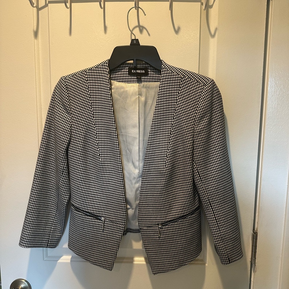 Express Black and White Houndstooth Cropped Blazer, Size 2
